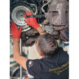 Prezzo fisso per kit frizione 3 pezzi incluso mano d'opera per modelli auto con più di 9 anni da 900cc a 1.600cc