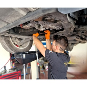 Sostituzione giunto omocinetico della trasmissione lato esterno.