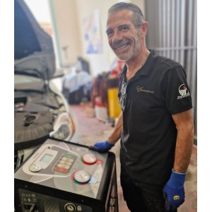 RICARICA CLIMATIZZATORE AUTO CON GAS R134A