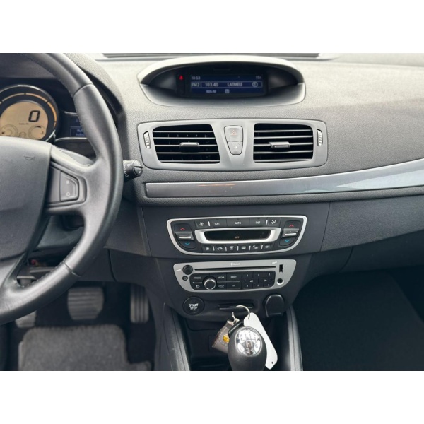 RENAULT Megane - Image 22