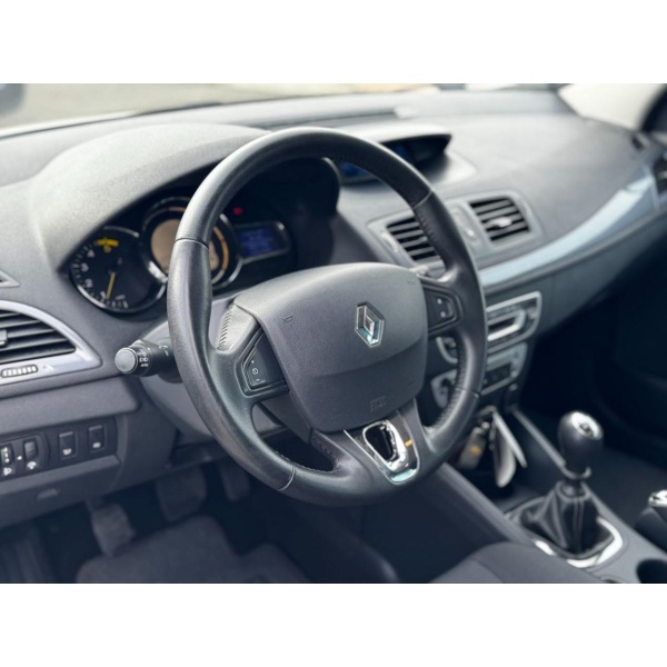 RENAULT Megane - Image 13