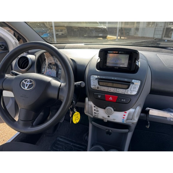 TOYOTA Aygo - immagine 20