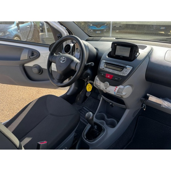 TOYOTA Aygo - immagine 17