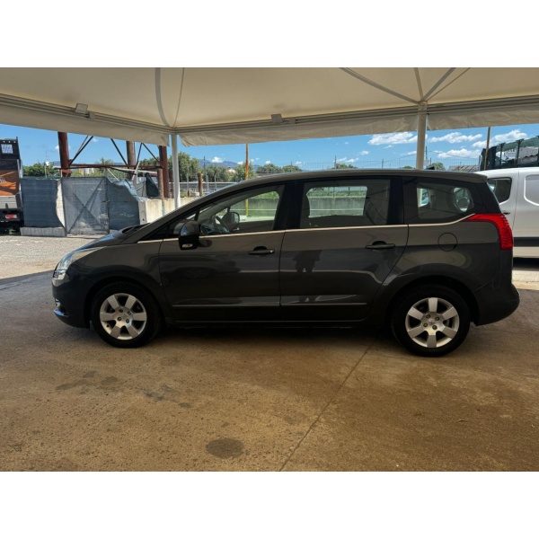 PEUGEOT 5008 - immagine 3