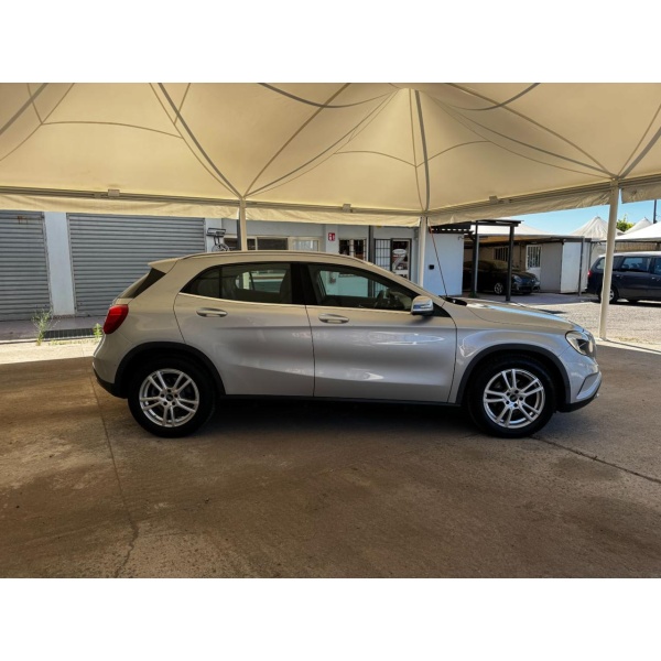 MERCEDES-BENZ GLA 200 - immagine 4