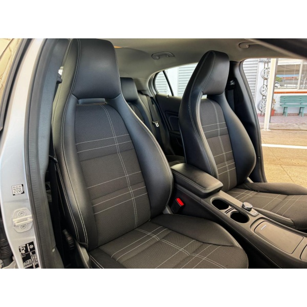 MERCEDES-BENZ GLA 200 - immagine 23