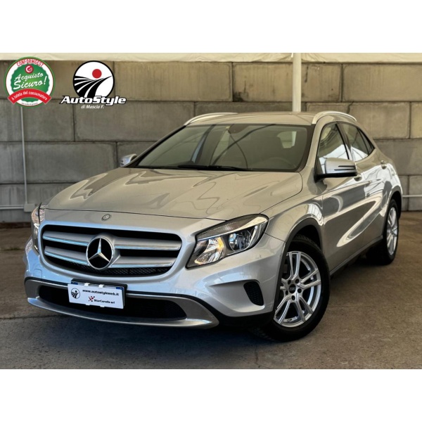 MERCEDES-BENZ GLA 200