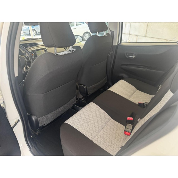 TOYOTA Yaris - immagine 17
