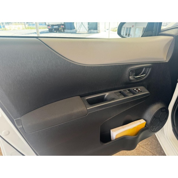 TOYOTA Yaris - immagine 15