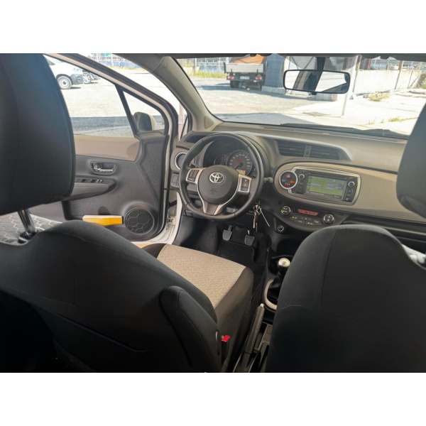 TOYOTA Yaris - immagine 24