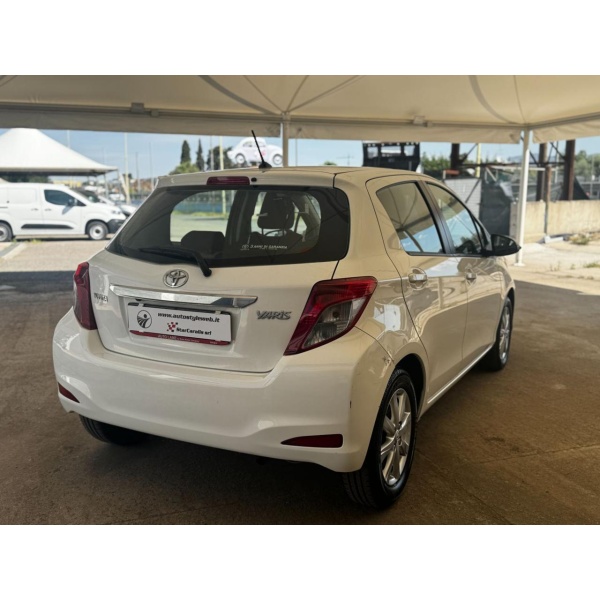 TOYOTA Yaris - immagine 7
