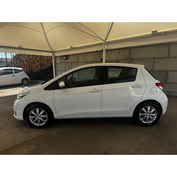 TOYOTA Yaris - immagine 3