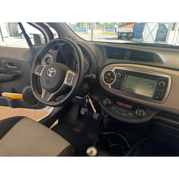TOYOTA Yaris - immagine 25