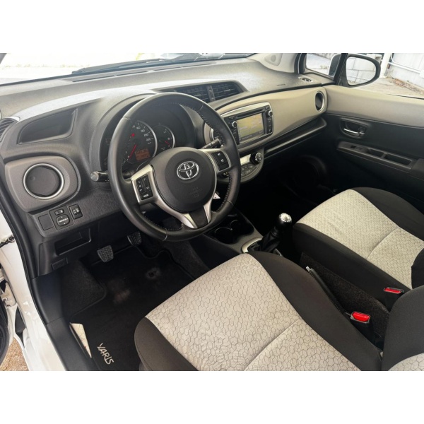 TOYOTA Yaris - immagine 13