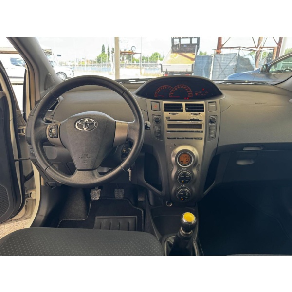 TOYOTA Yaris - immagine 21