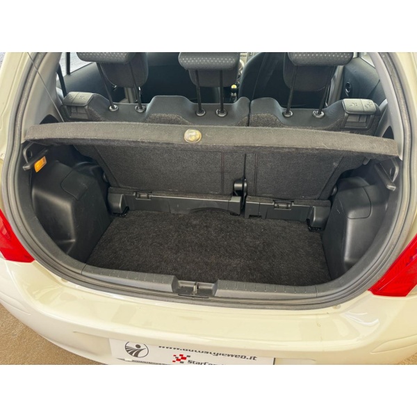 TOYOTA Yaris - immagine 23