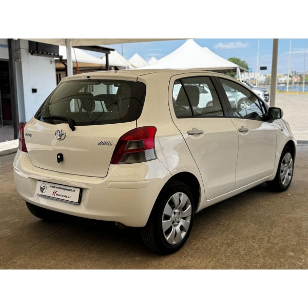 TOYOTA Yaris - immagine 7