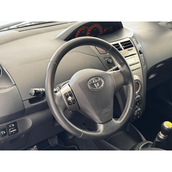 TOYOTA Yaris - immagine 13