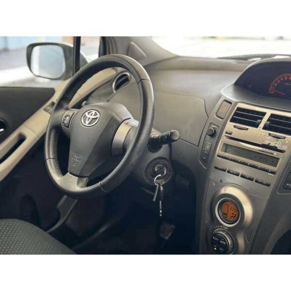 TOYOTA Yaris - immagine 25