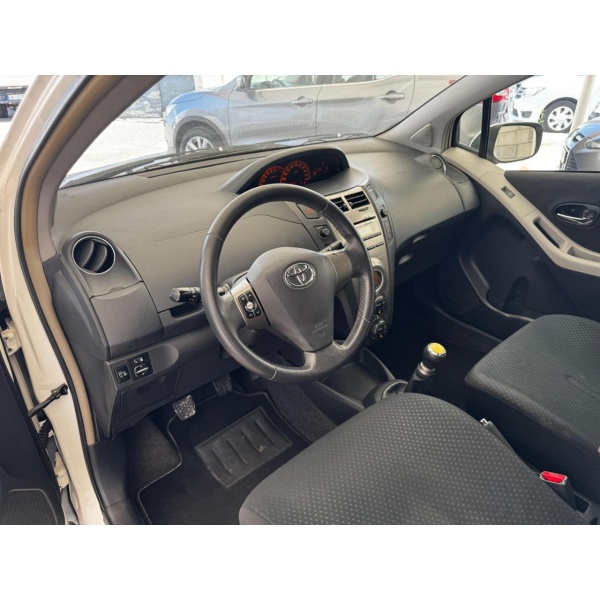 TOYOTA Yaris - immagine 12