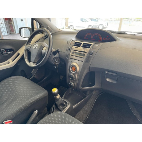 TOYOTA Yaris - immagine 24