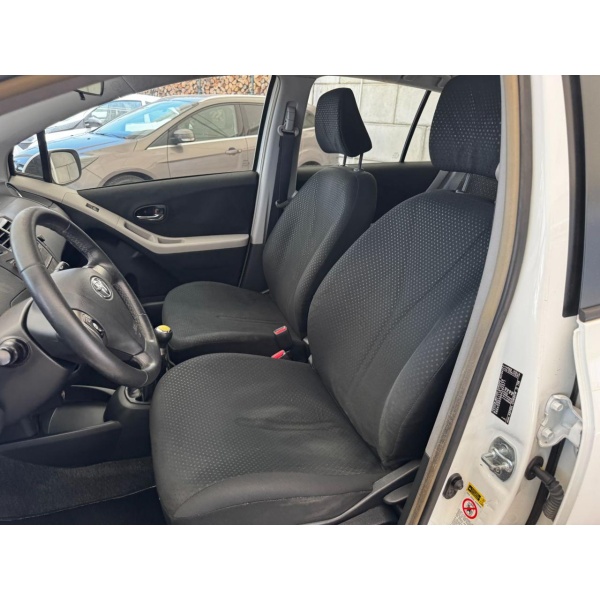 TOYOTA Yaris - immagine 15