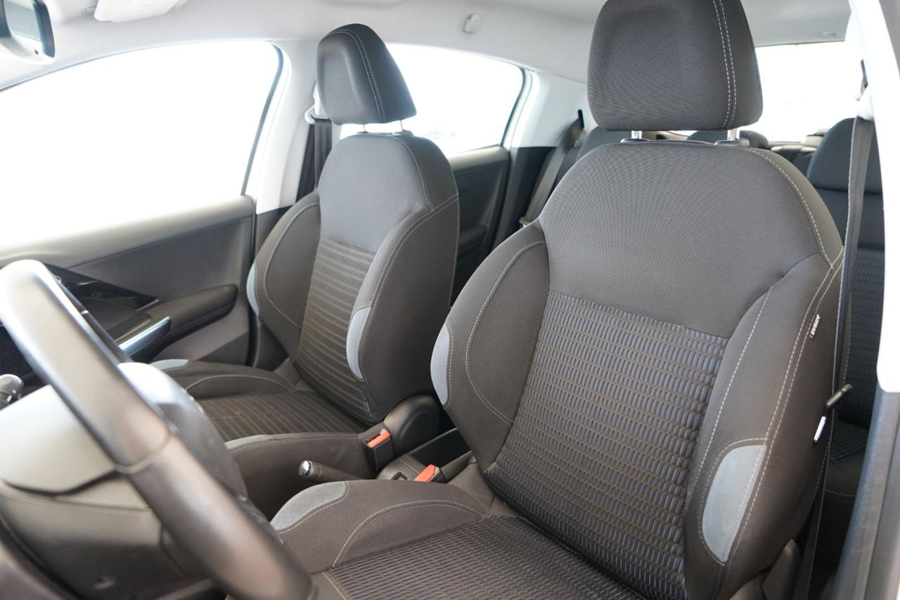 PEUGEOT 208 - immagine 15
