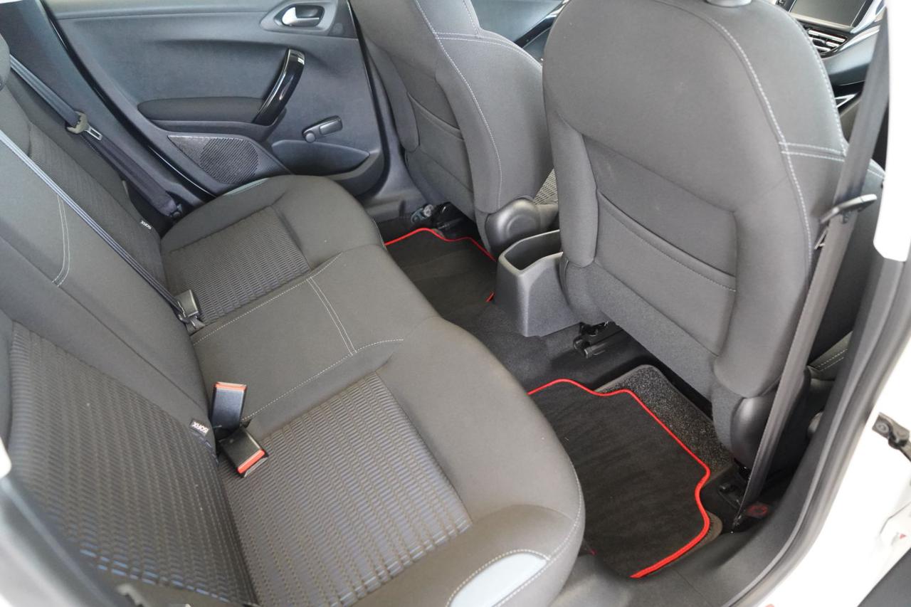 PEUGEOT 208 - immagine 21