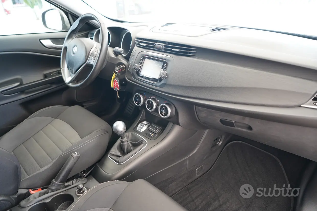 Alfa Romeo Giulietta 1.6 JTDm 120 CV Super - immagine 19